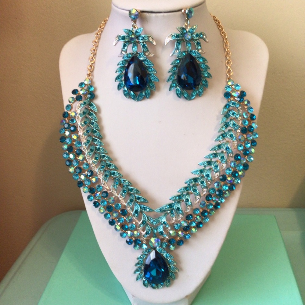 NEW. Ever Faith. Gold Tone Blue Crystal & Rhinestones Party Jewelry Set.